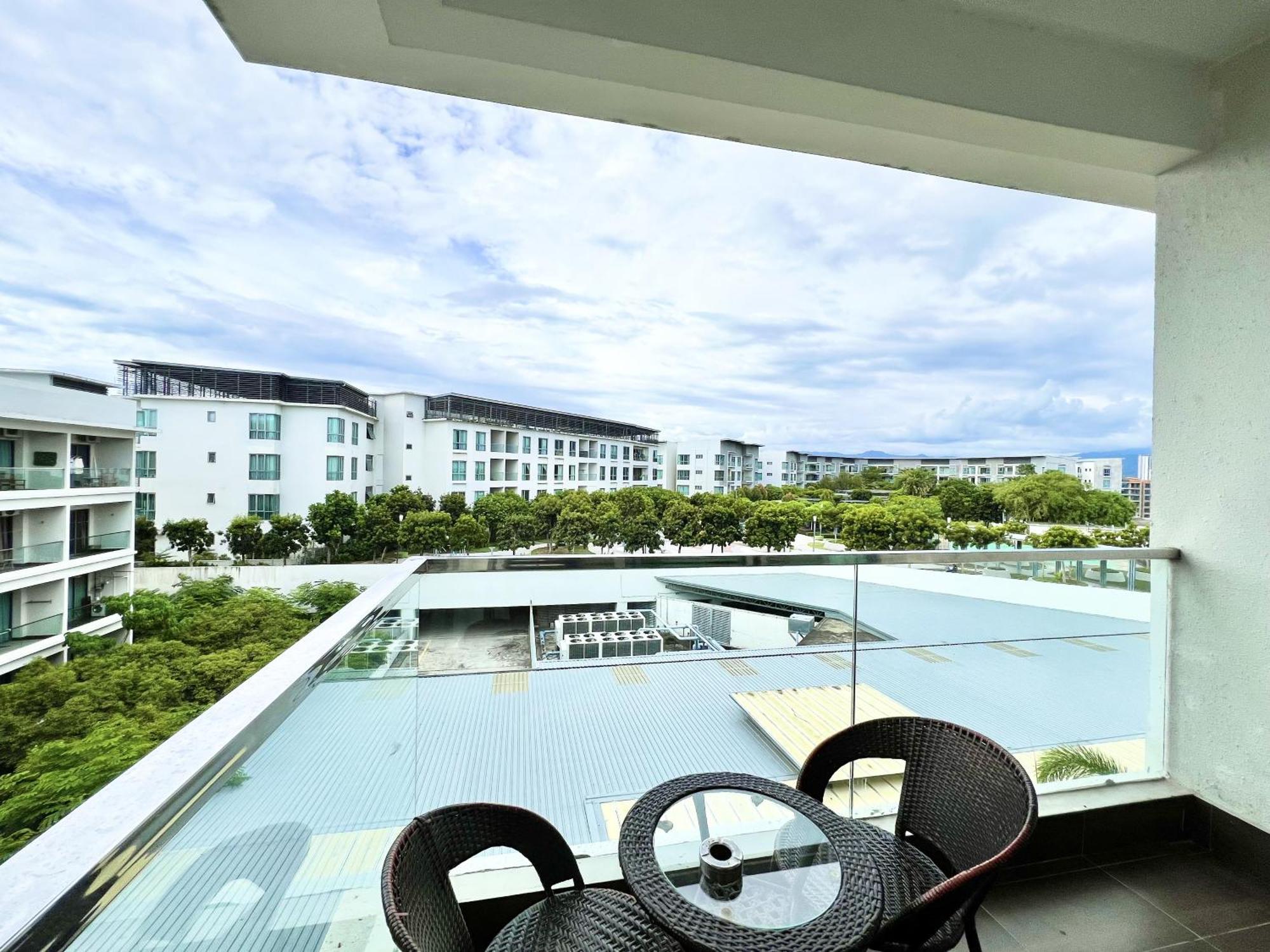 Margo Istay - The Loft Imago Kota Kinabalu Extérieur photo